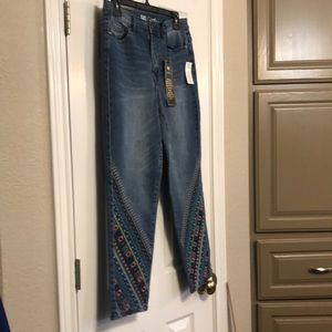 NWT DG2 embroidered jeans